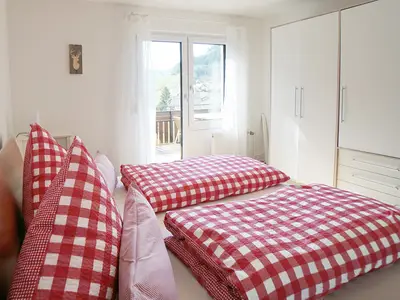 Schlafzimmer mit Doppelbett