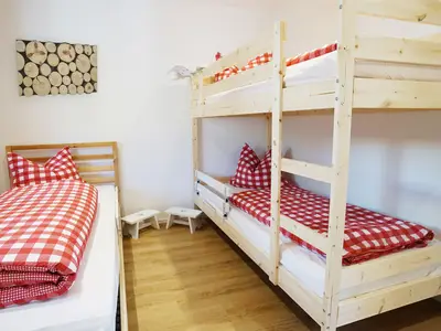 zusätzliches Schlafzimmer mit Einzel- + Etagenbett