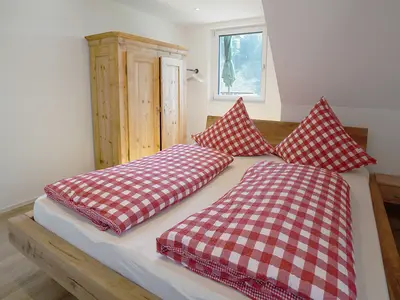 Schlafzimmer mit Doppelbett