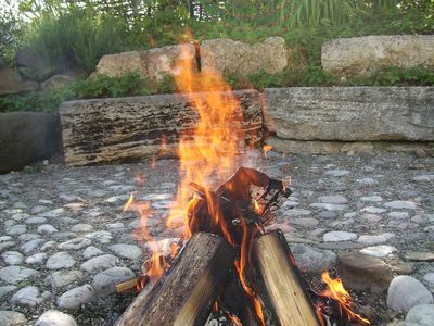 Lagerfeuer im Steinkreis ...