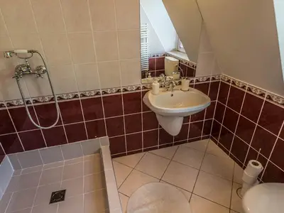 Badezimmer mit Dusche