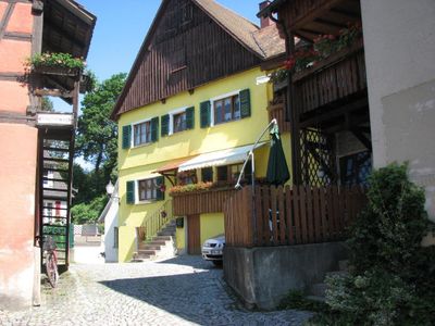 In diesem Haus befindet sich die Ferienwohnung