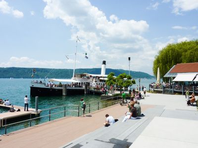 Sipplinger Schiffsanlegestelle mit Dampfschiff Hohentwiel