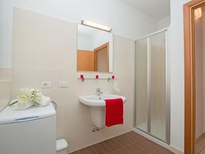 23348699-Ferienwohnung-5-Sirmione-300x225-3