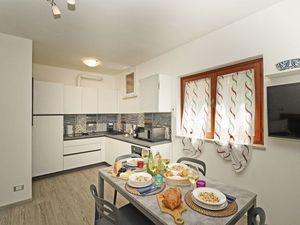 23691833-Ferienwohnung-4-Sirmione-300x225-2