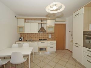 23327255-Ferienwohnung-4-Sirmione-300x225-5