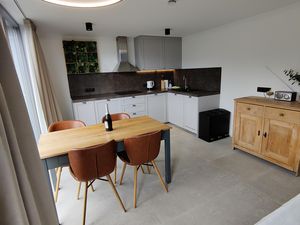 23590187-Ferienwohnung-4-Sistrans-300x225-2