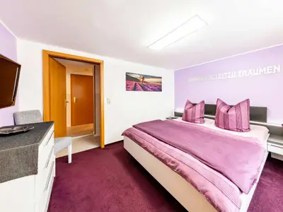 Fewo Bismarckturm - Schlafzimmer mit TV