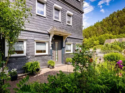 Garten mit Eingangsbereich