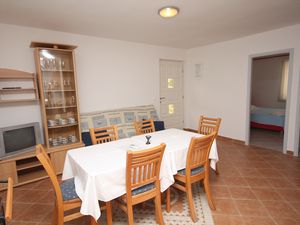 18323567-Ferienwohnung-5-Slano-300x225-2