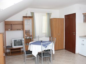 18322796-Ferienwohnung-2-Slano-300x225-1