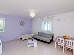 19126282-Ferienwohnung-4-Slano-300x225-1