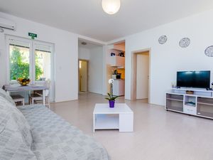 19126282-Ferienwohnung-4-Slano-300x225-3