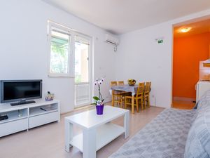 20463221-Ferienwohnung-4-Slano-300x225-1