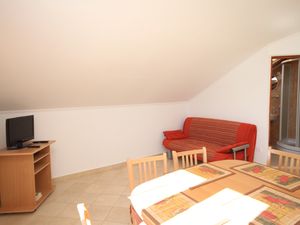 23930484-Ferienwohnung-4-Slano-300x225-2