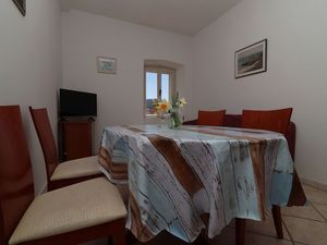 24058381-Ferienwohnung-5-Slano-300x225-4