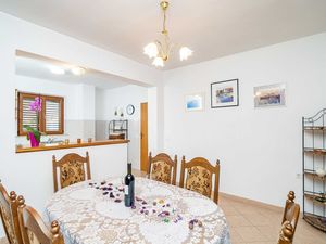 24058774-Ferienwohnung-6-Slano-300x225-5