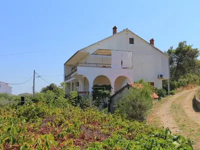 Ferienwohnung für 3 Personen in Slatine 3/10