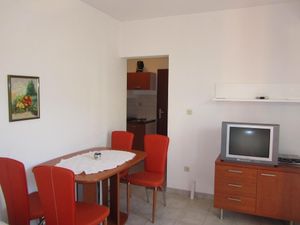 23034187-Ferienwohnung-4-Slatine-300x225-3