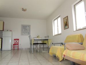 23022161-Ferienwohnung-8-Slatine-300x225-2