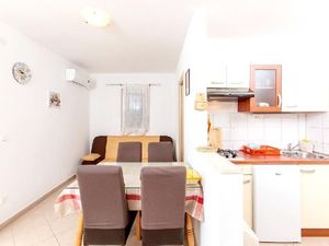 22174069-Ferienwohnung-4-Slatine-300x225-4