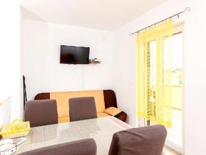 22174069-Ferienwohnung-4-Slatine-300x225-5