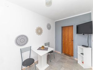 23765892-Ferienwohnung-2-Slatine-300x225-5