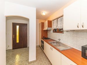 23765889-Ferienwohnung-4-Slatine-300x225-5