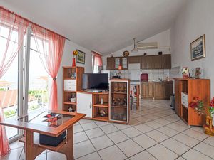 24002216-Ferienwohnung-4-Slatine-300x225-3