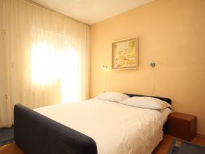 18322704-Ferienwohnung-7-Slatine-300x225-4