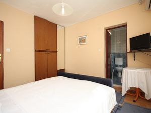 18322704-Ferienwohnung-7-Slatine-300x225-5