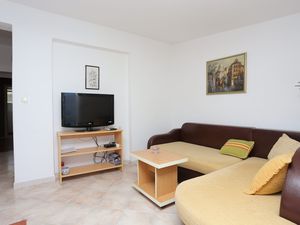 18322217-Ferienwohnung-4-Slatine-300x225-2