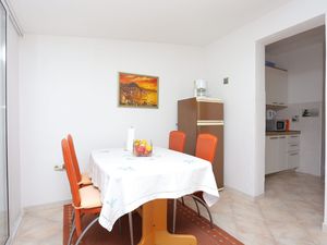 18322217-Ferienwohnung-4-Slatine-300x225-5