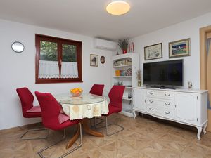 18323424-Ferienwohnung-4-Slatine-300x225-1