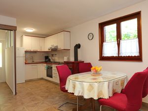 18323424-Ferienwohnung-4-Slatine-300x225-2