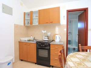 18323825-Ferienwohnung-3-Slatine-300x225-3