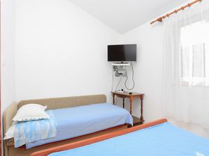 18323825-Ferienwohnung-3-Slatine-300x225-4