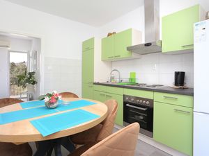 18322937-Ferienwohnung-6-Slatine-300x225-3