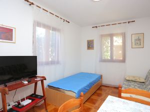 18322514-Ferienwohnung-4-Slatine-300x225-1