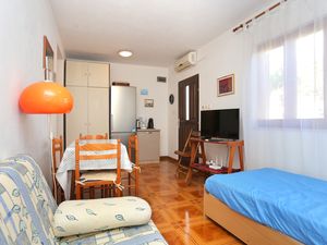 18322514-Ferienwohnung-4-Slatine-300x225-3