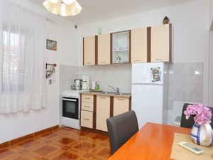 18321378-Ferienwohnung-3-Slatine-300x225-4