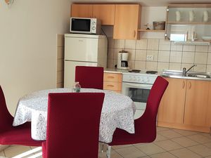 18511182-Ferienwohnung-4-Slatine-300x225-2