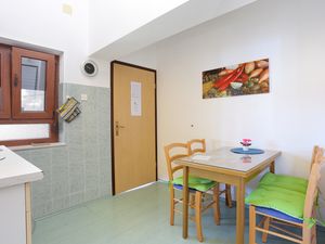 18698921-Ferienwohnung-4-Slatine-300x225-2