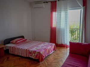 18689282-Ferienwohnung-8-Slatine-300x225-1