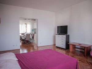 18689282-Ferienwohnung-8-Slatine-300x225-2