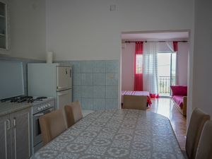 18689282-Ferienwohnung-8-Slatine-300x225-4