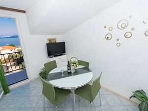 18790037-Ferienwohnung-4-Slatine-300x225-1