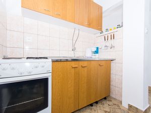 18790038-Ferienwohnung-5-Slatine-300x225-4