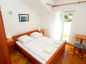 18984413-Ferienwohnung-6-Slatine-300x225-5