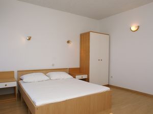 19128421-Ferienwohnung-8-Slatine-300x225-5